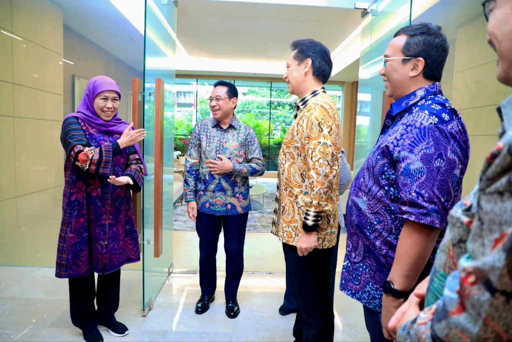 Pertemuan Gubernur Jatim Khofifah dengan Menteri Kesehatan Budi Gunadi Sadikin. (Istimewa)