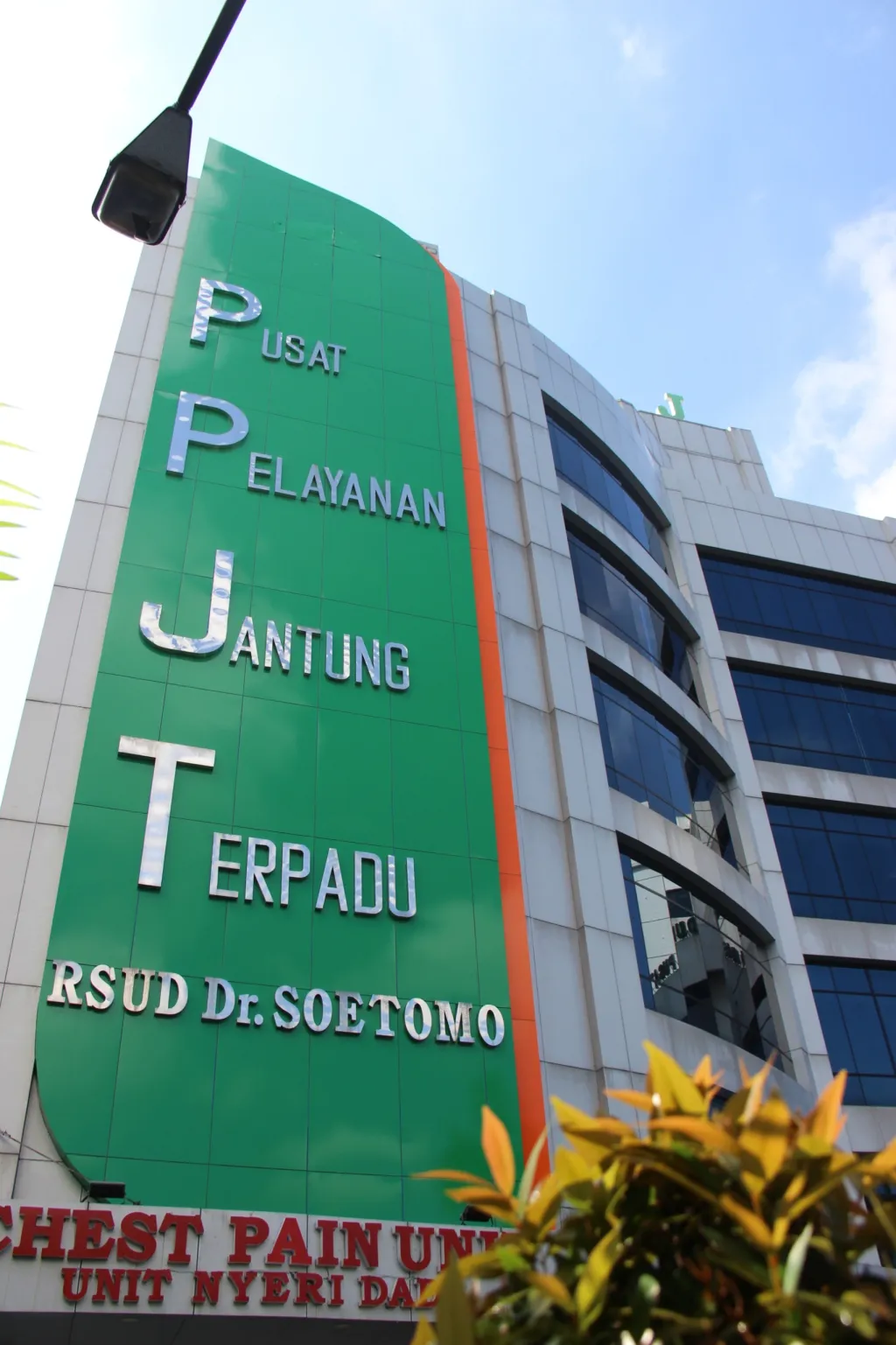 Tingkatkan Kualitas Pendidikan Tenaga Medis, Gubernur Jatim Dukung RSUD Dr Soetomo Ikuti Annual Educational Conference A