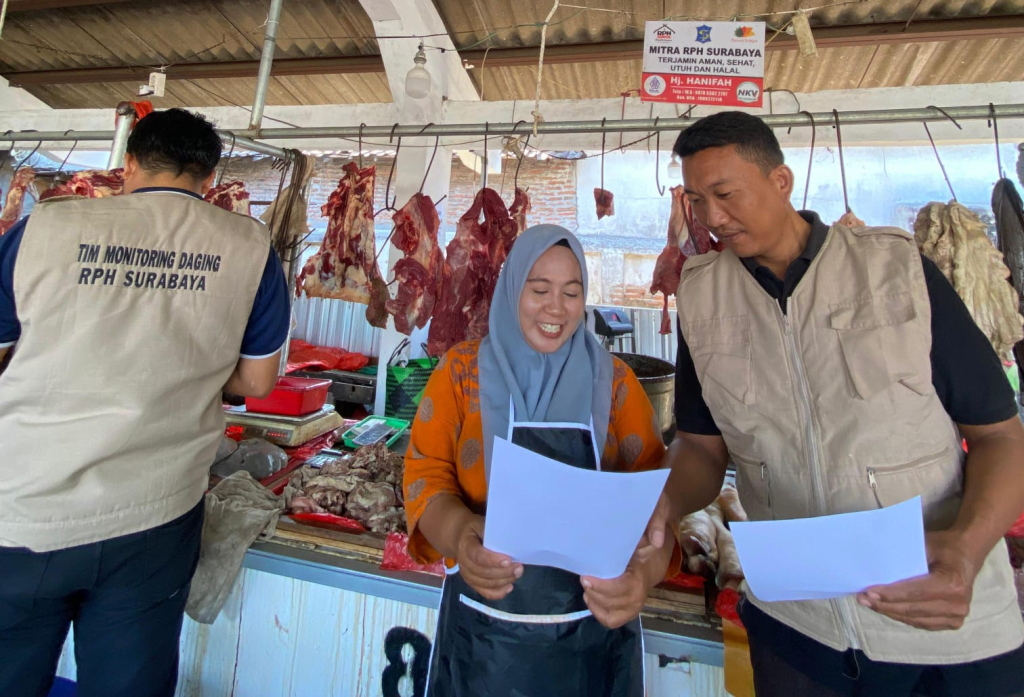 Pedagang Sapi di Pasar Kota Surabaya